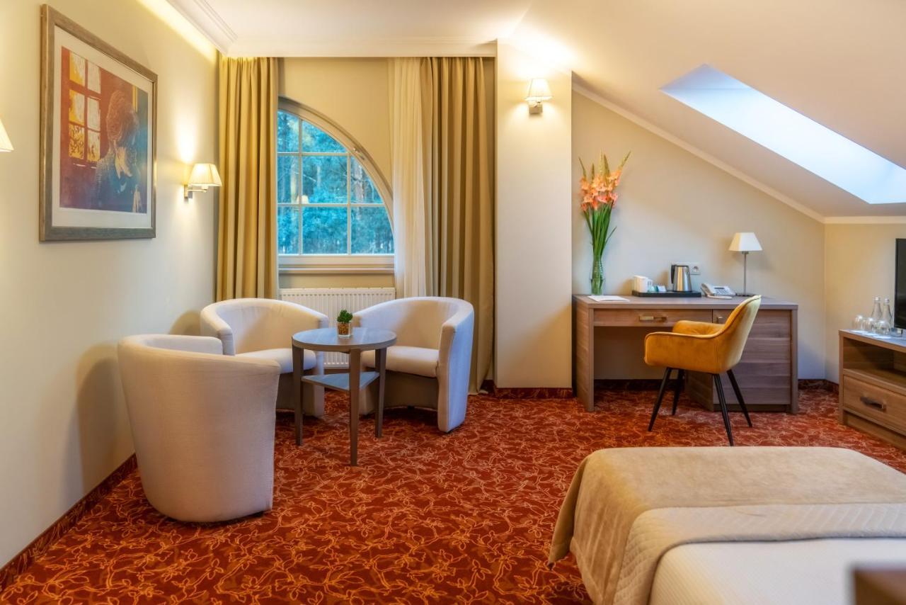 Korona Hotel Ostroleka  Buitenkant foto