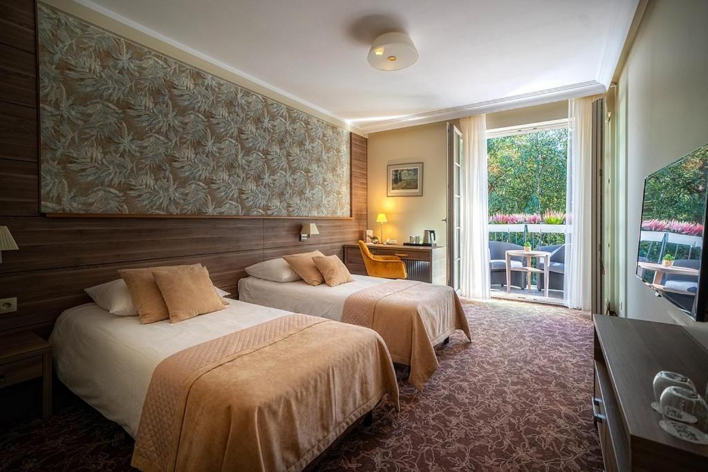 Korona Hotel Ostroleka  Buitenkant foto