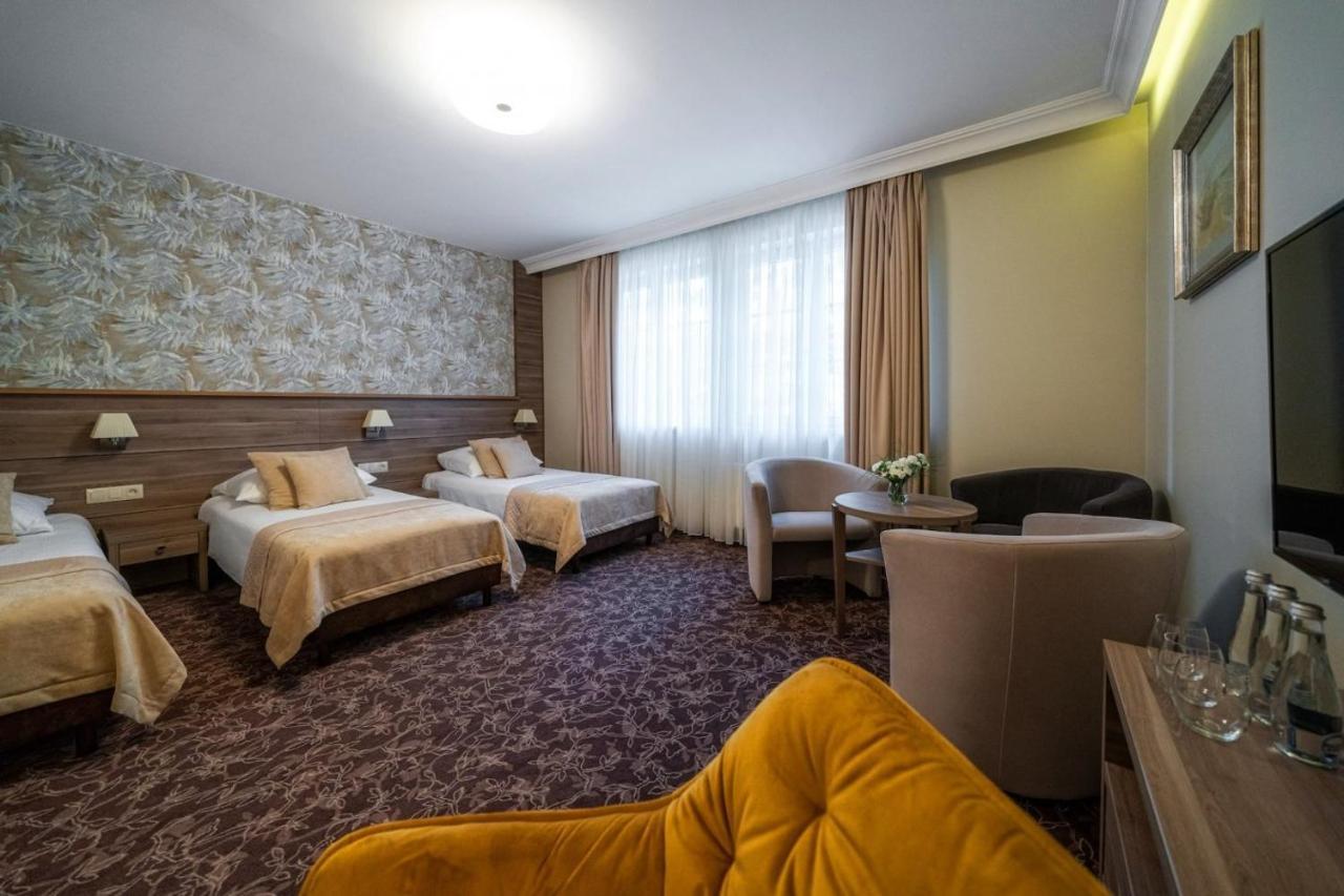 Korona Hotel Ostroleka  Buitenkant foto