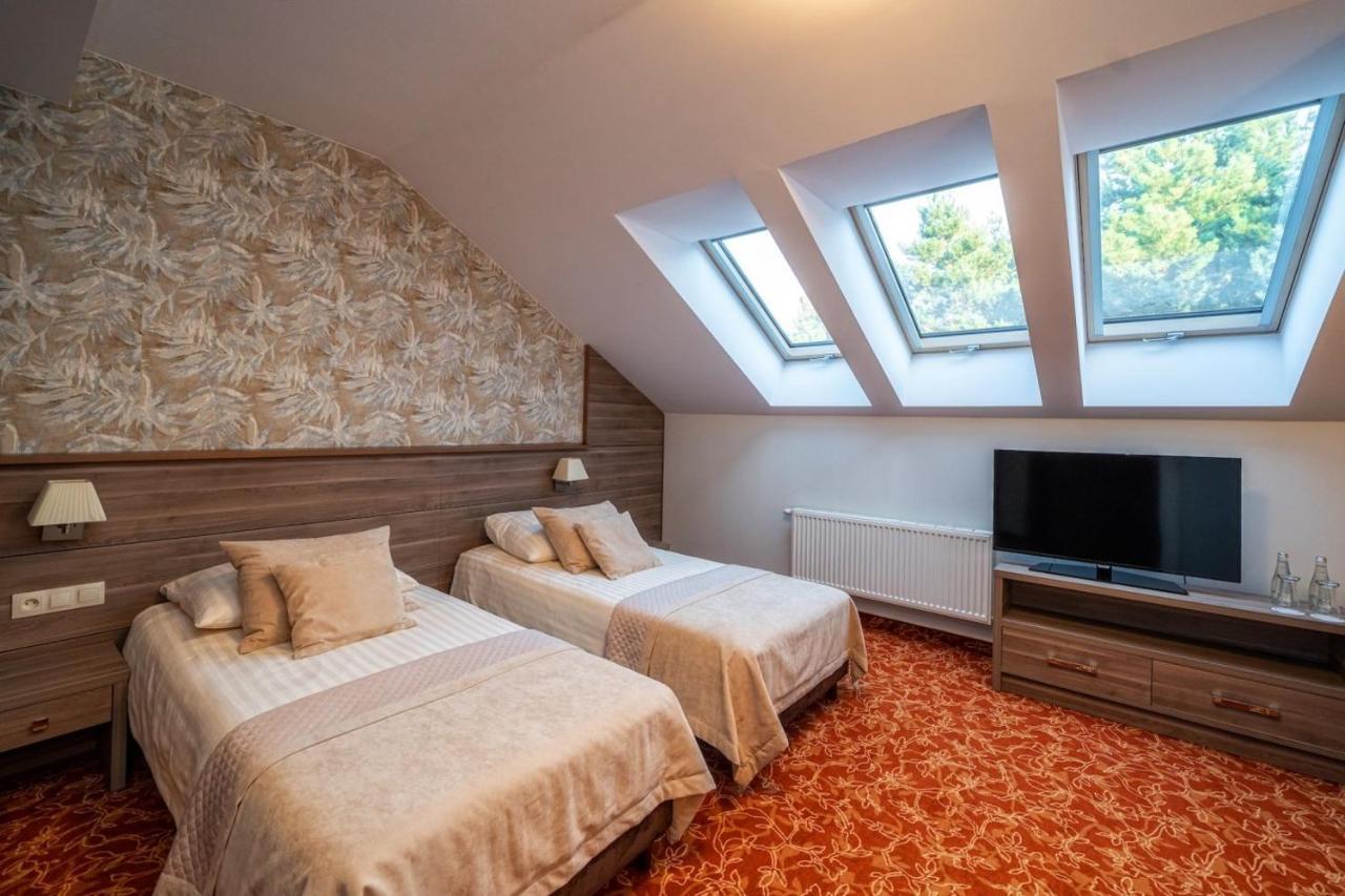 Korona Hotel Ostroleka  Buitenkant foto